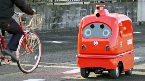 japan-post-co-a-selfdriving-mail-delivery-robot