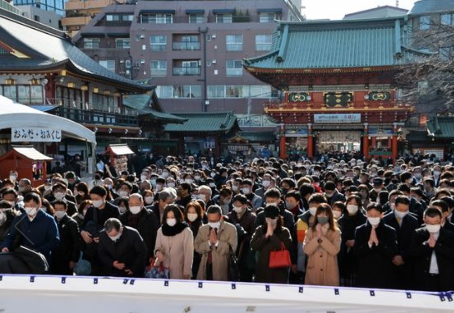 japan office worker pray new year ญี่ปุ่น ขอพร ปีใหม่